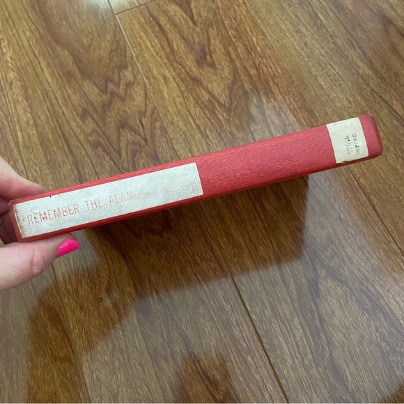 Vintage Remember The Alamo! Book - Picture 2 of 8